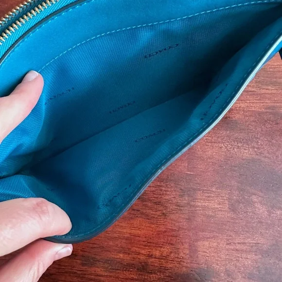 Teal Coach East West Maddison Crossbody Bag EUC - Picture 6 of 10